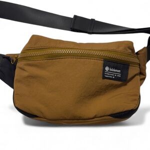 ❤️ Lululemon Clean Lines Belt Bag Brown Black NWOT